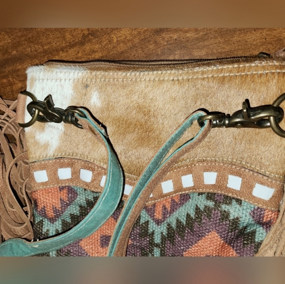 Olay nwot canvas pattern leather detail crossbody w/ fringe - Picture 11 of 11